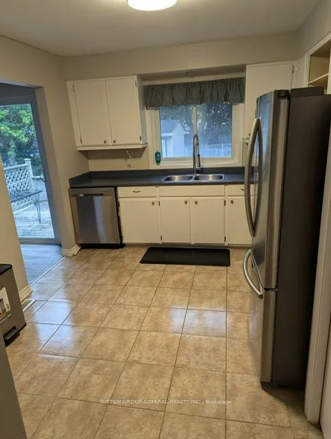 29, Eileen, Allandale Heights, Barrie
