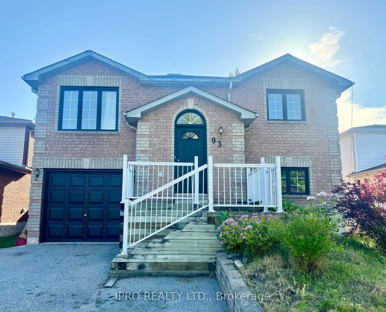 Upper - 93, Columbia, Holly, Barrie