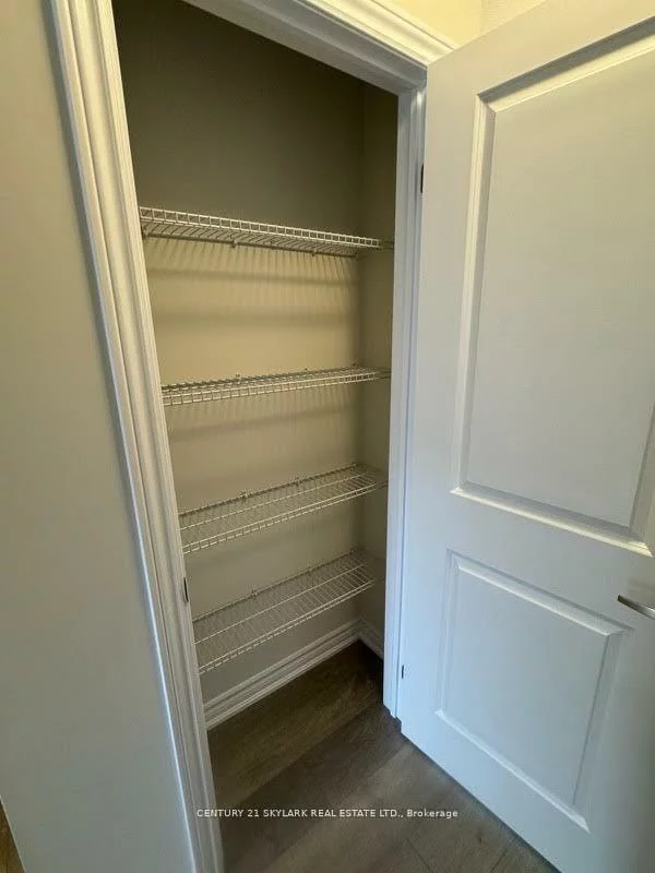 6, Wagon, Innis-Shore, Barrie