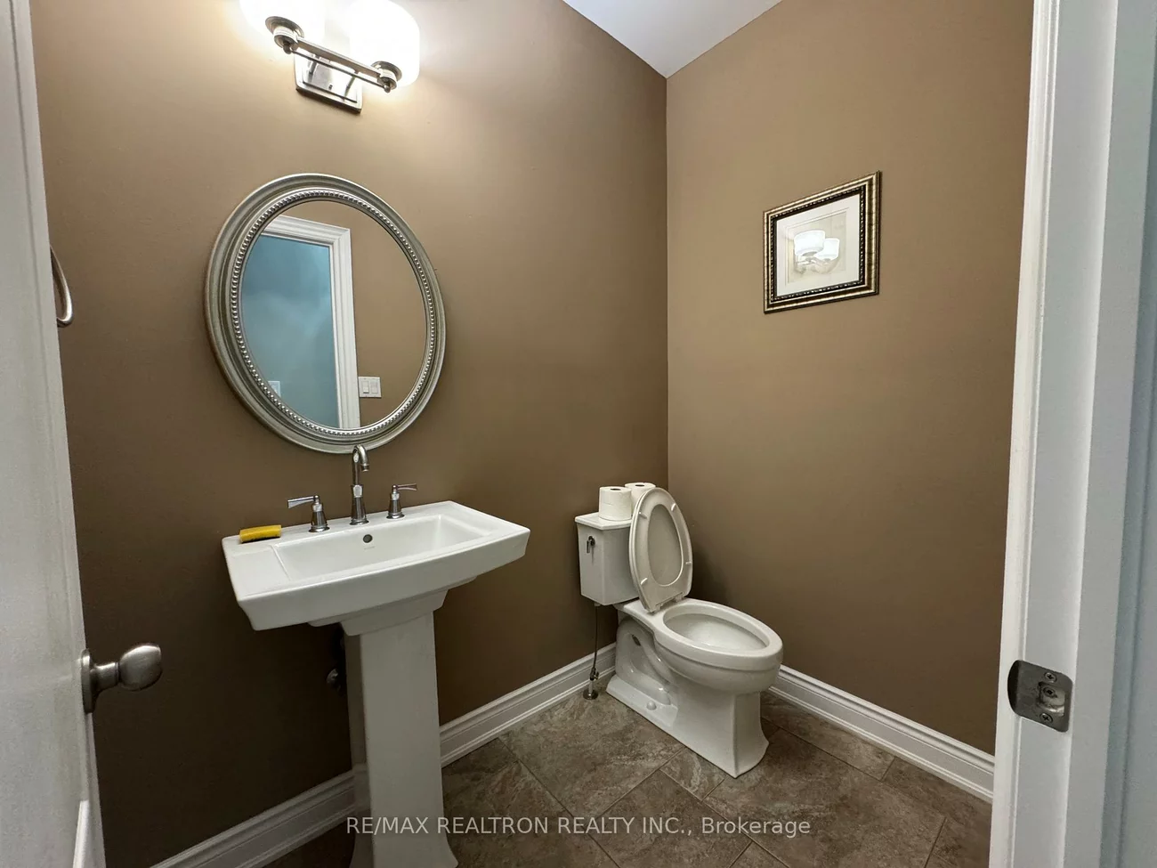 64, Jewel House, Innis-Shore, Barrie