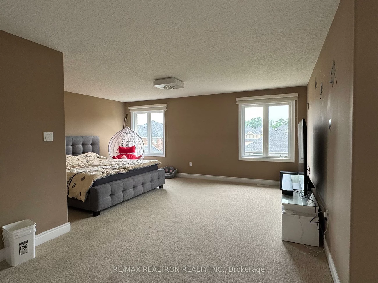 64, Jewel House, Innis-Shore, Barrie