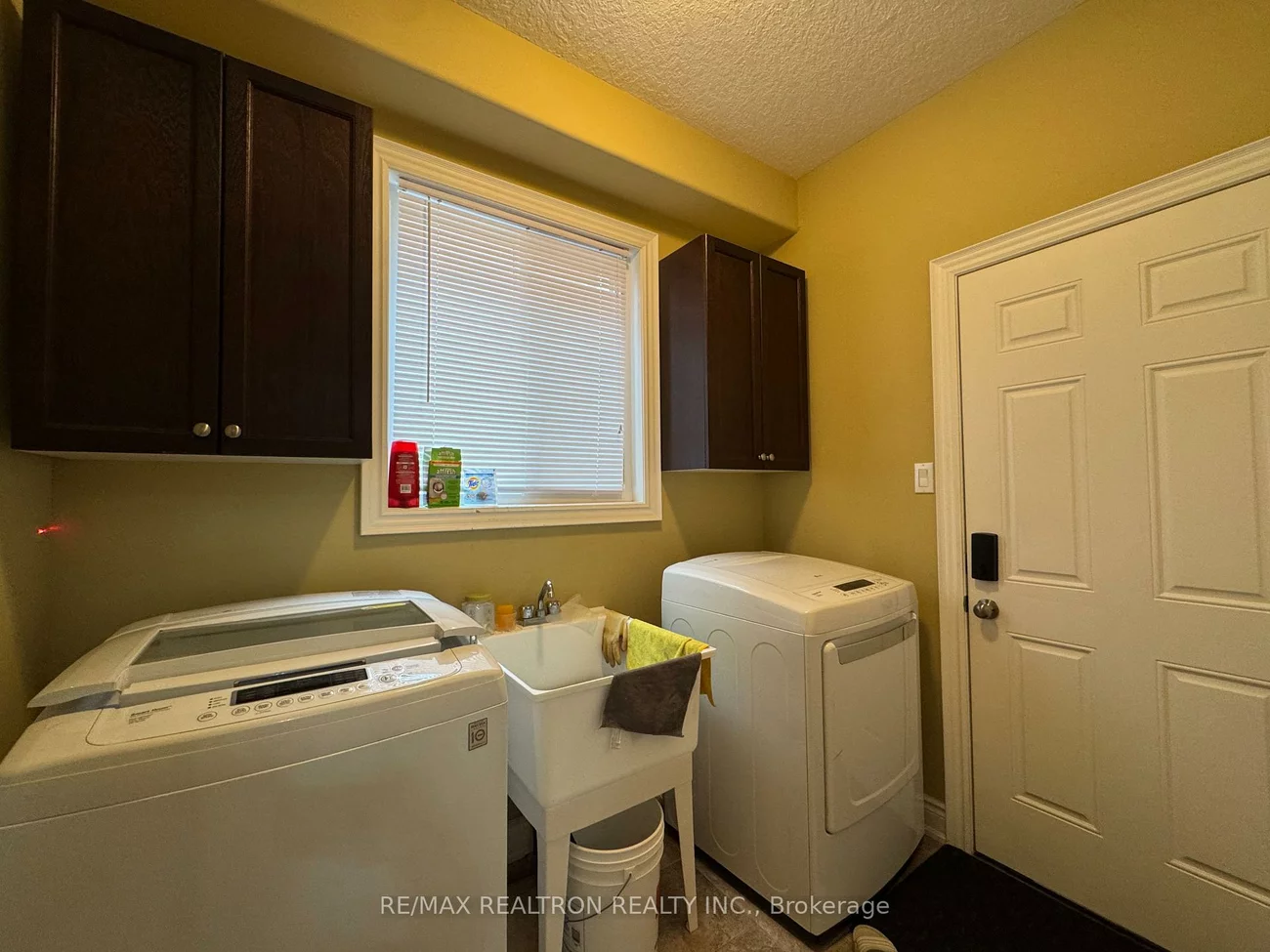 64, Jewel House, Innis-Shore, Barrie