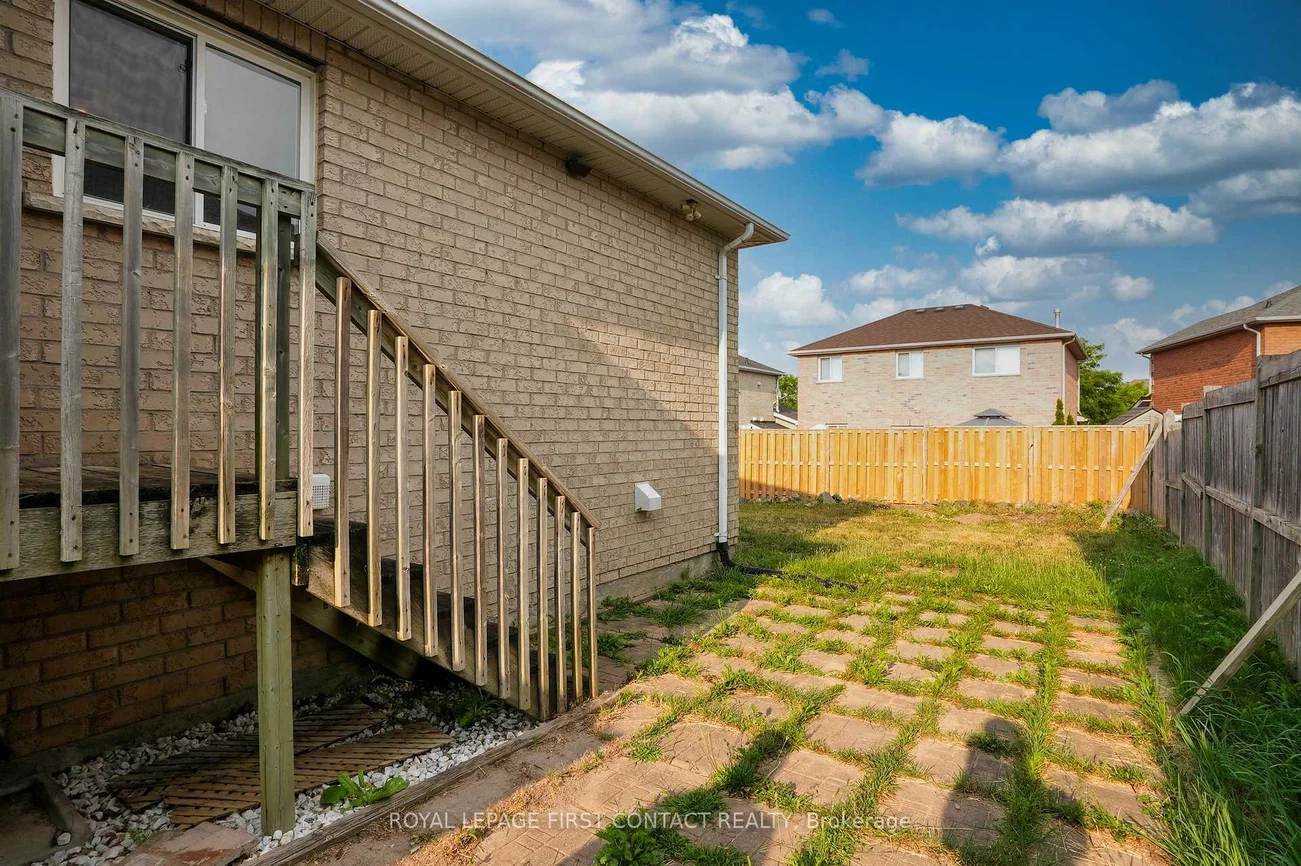 81, Livingstone, East Bayfield, Barrie