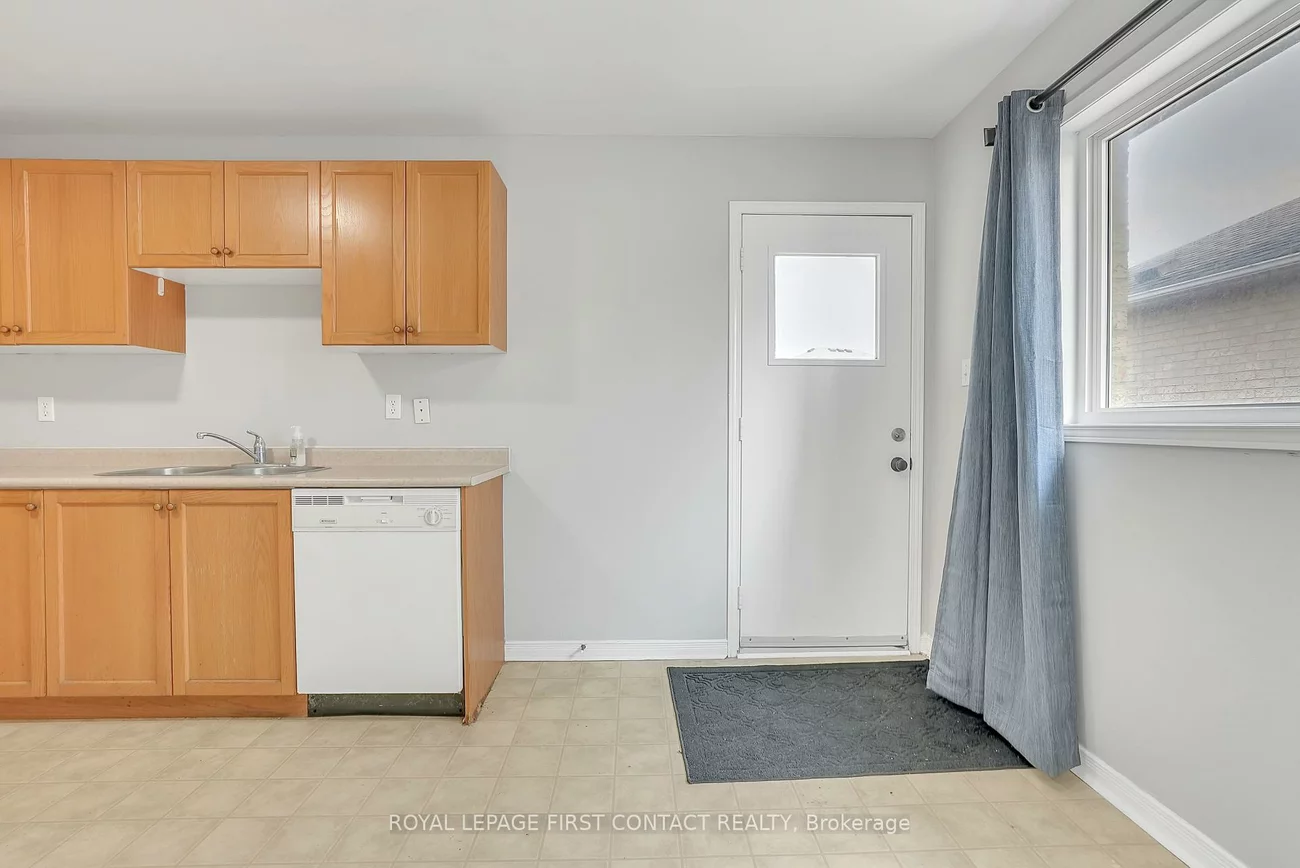 81, Livingstone, East Bayfield, Barrie