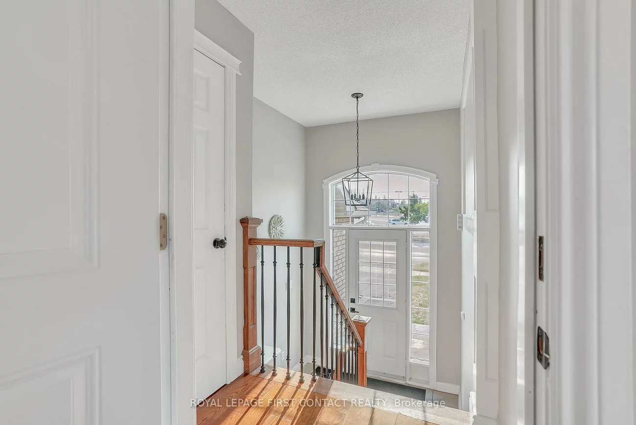 81, Livingstone, East Bayfield, Barrie