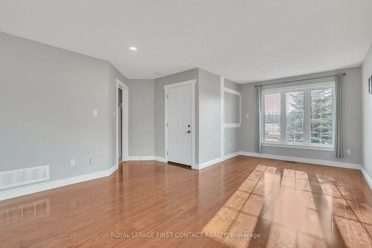 81, Livingstone, East Bayfield, Barrie