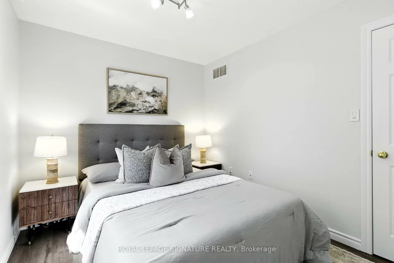 20, Pacific, Little Lake, Barrie