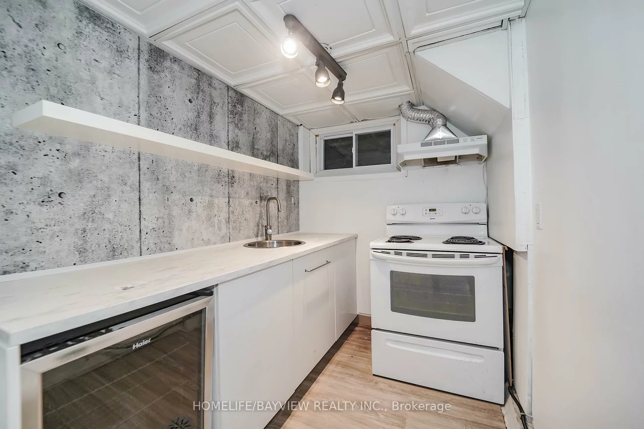 163, Gunn, Wellington, Barrie