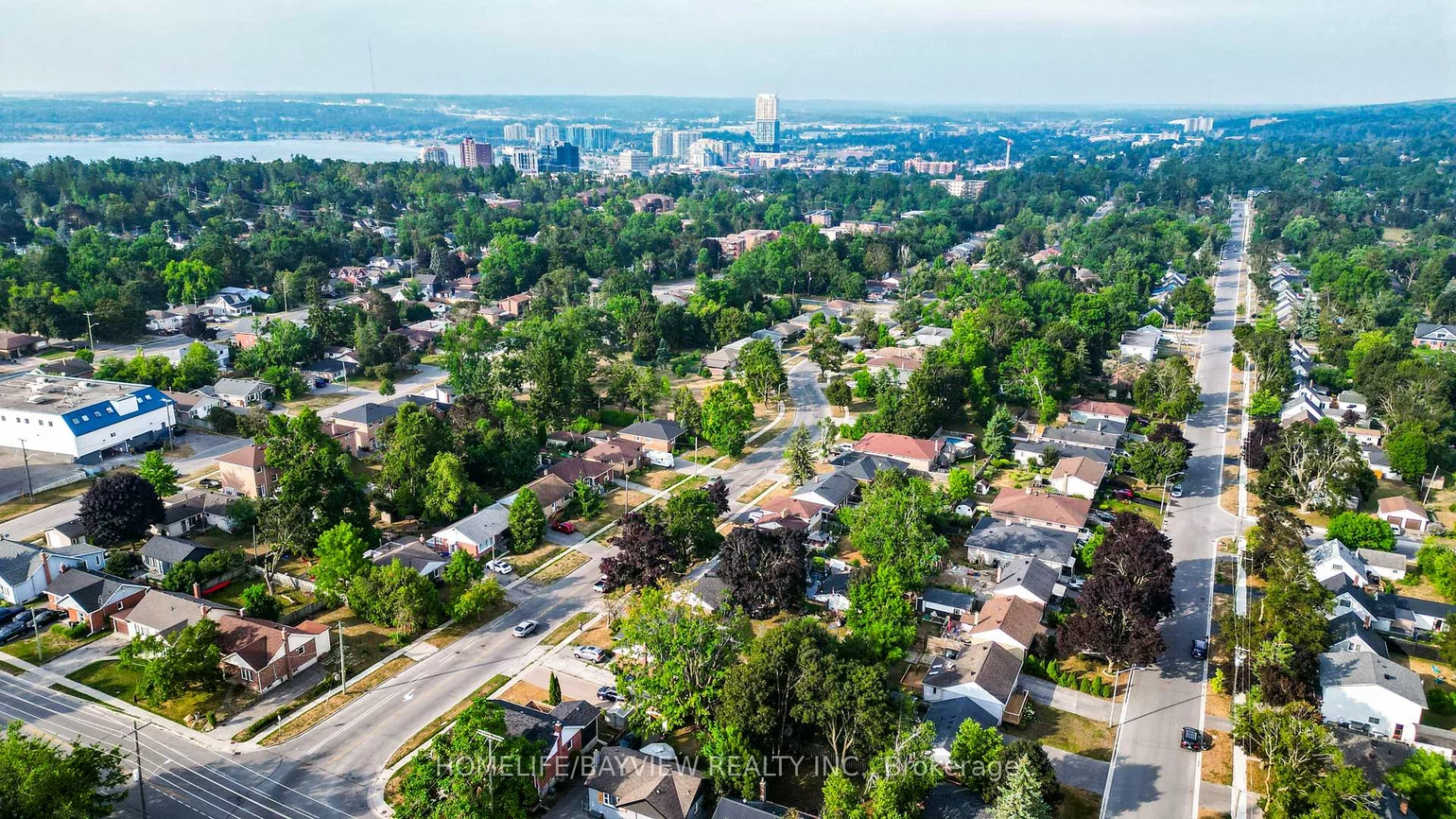 163, Gunn, Wellington, Barrie