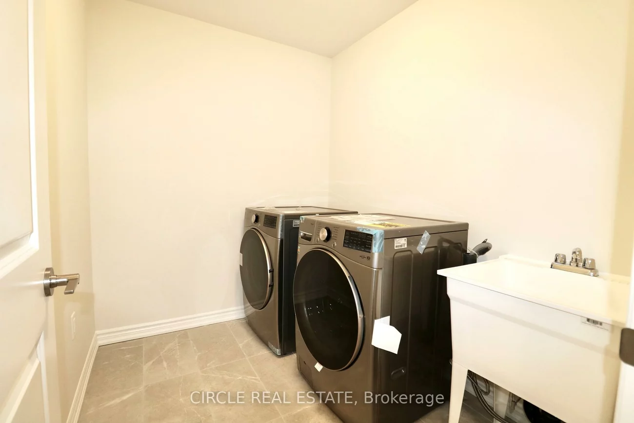 35, Phoenix, Painswick South, Barrie