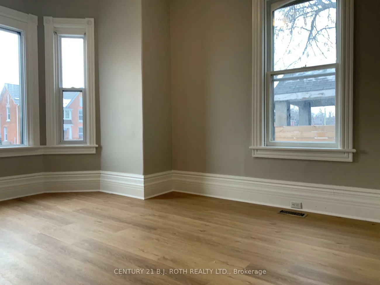 172, Dunlop, Queen's Park, Barrie