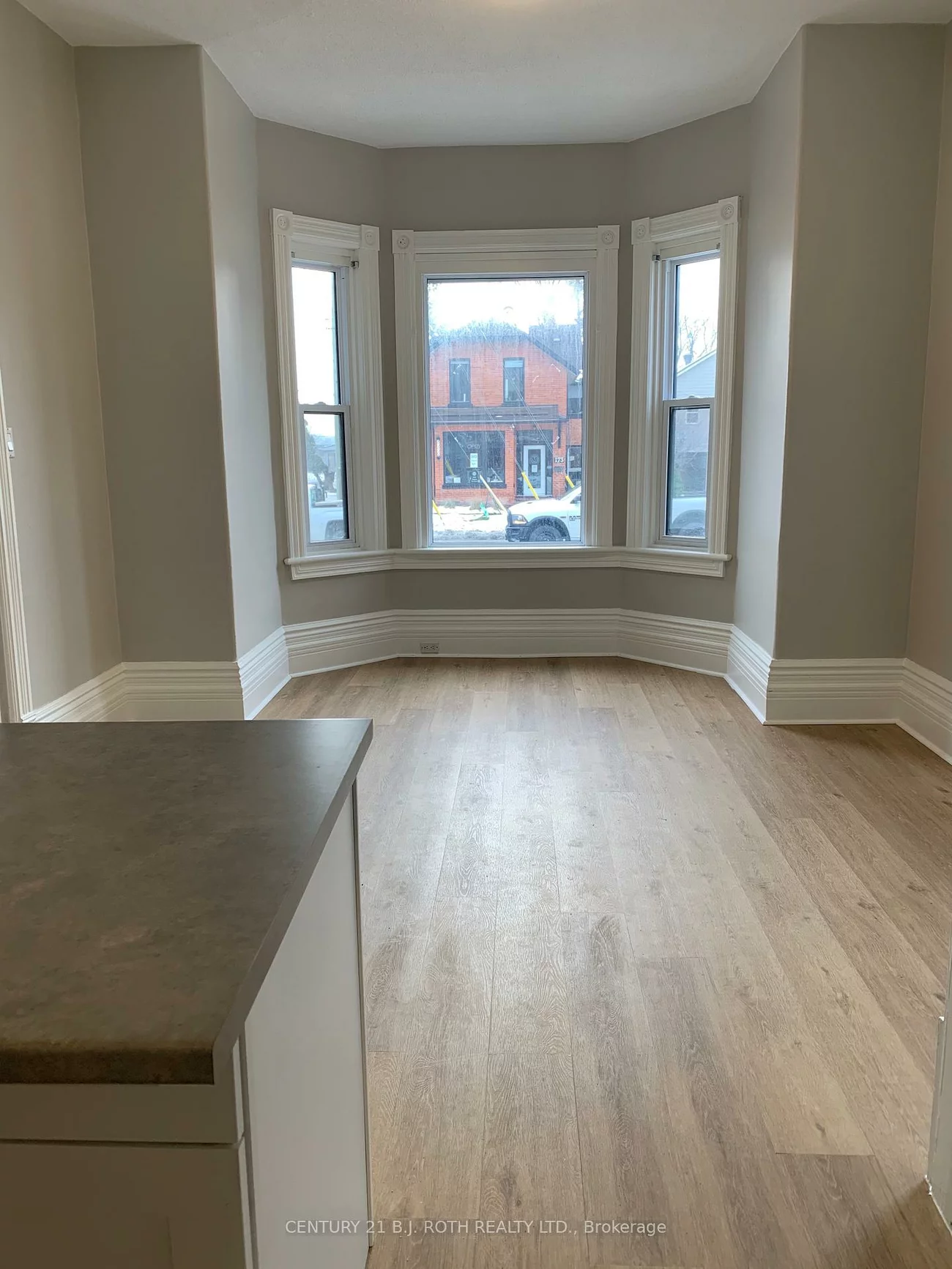 172, Dunlop, Queen's Park, Barrie