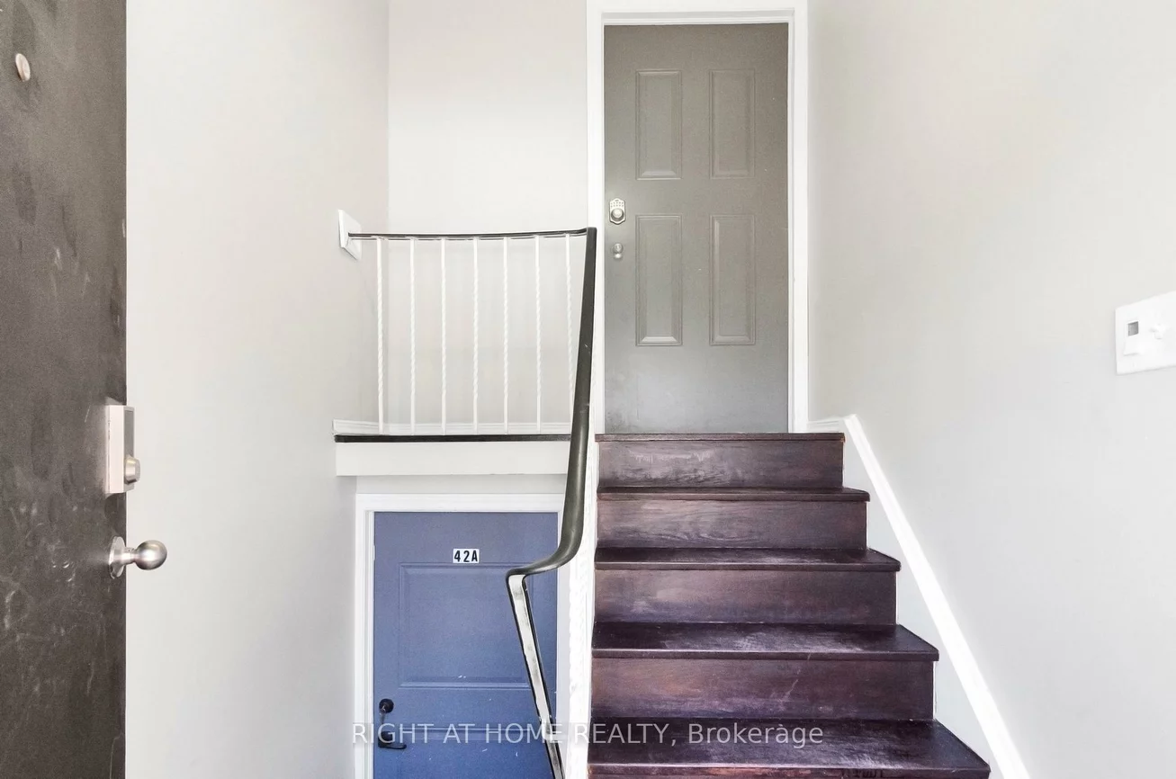 42, Farmingdale, Cundles East, Barrie