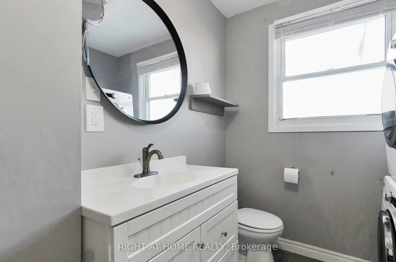 42, Farmingdale, Cundles East, Barrie