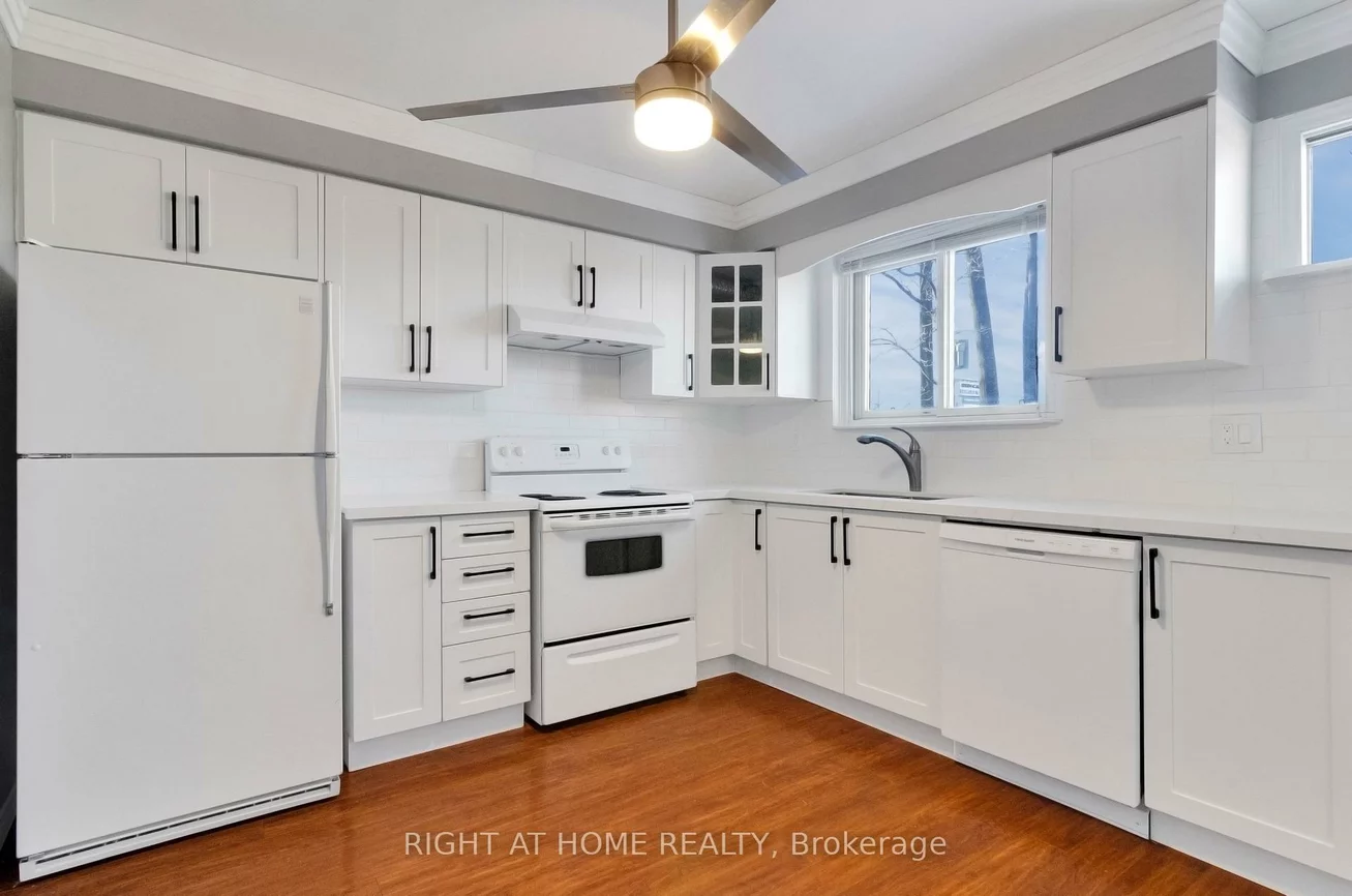 42, Farmingdale, Cundles East, Barrie