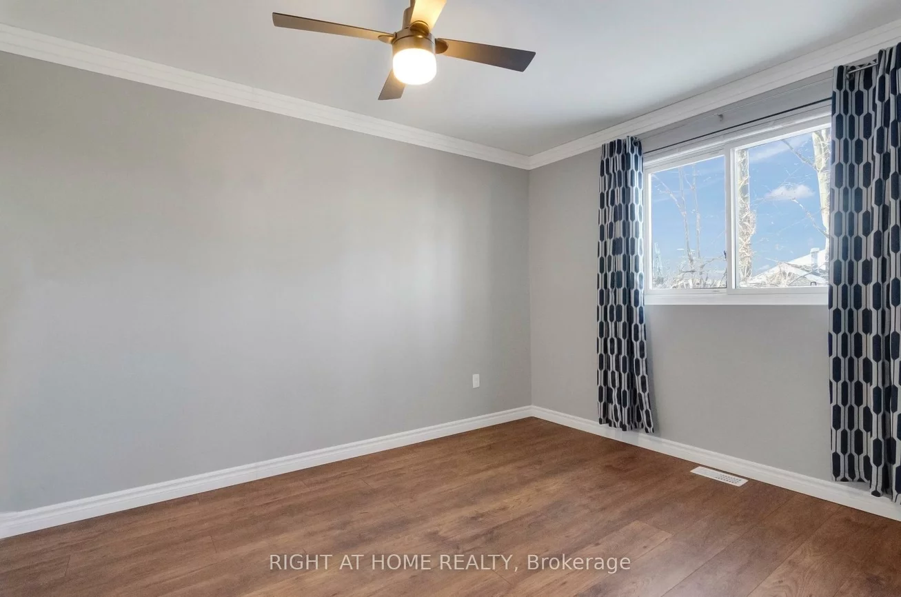 42, Farmingdale, Cundles East, Barrie