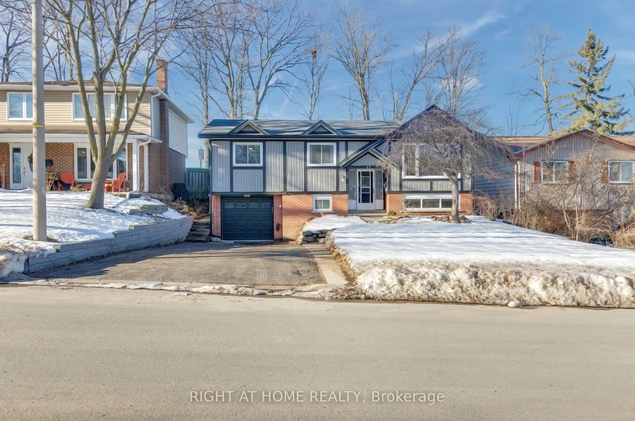 42, Farmingdale, Cundles East, Barrie