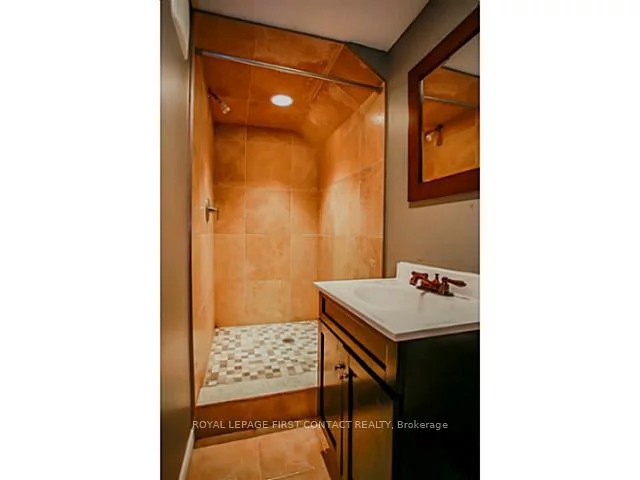 9, REDWOOD *LOWER LEVEL*, Grove East, Barrie