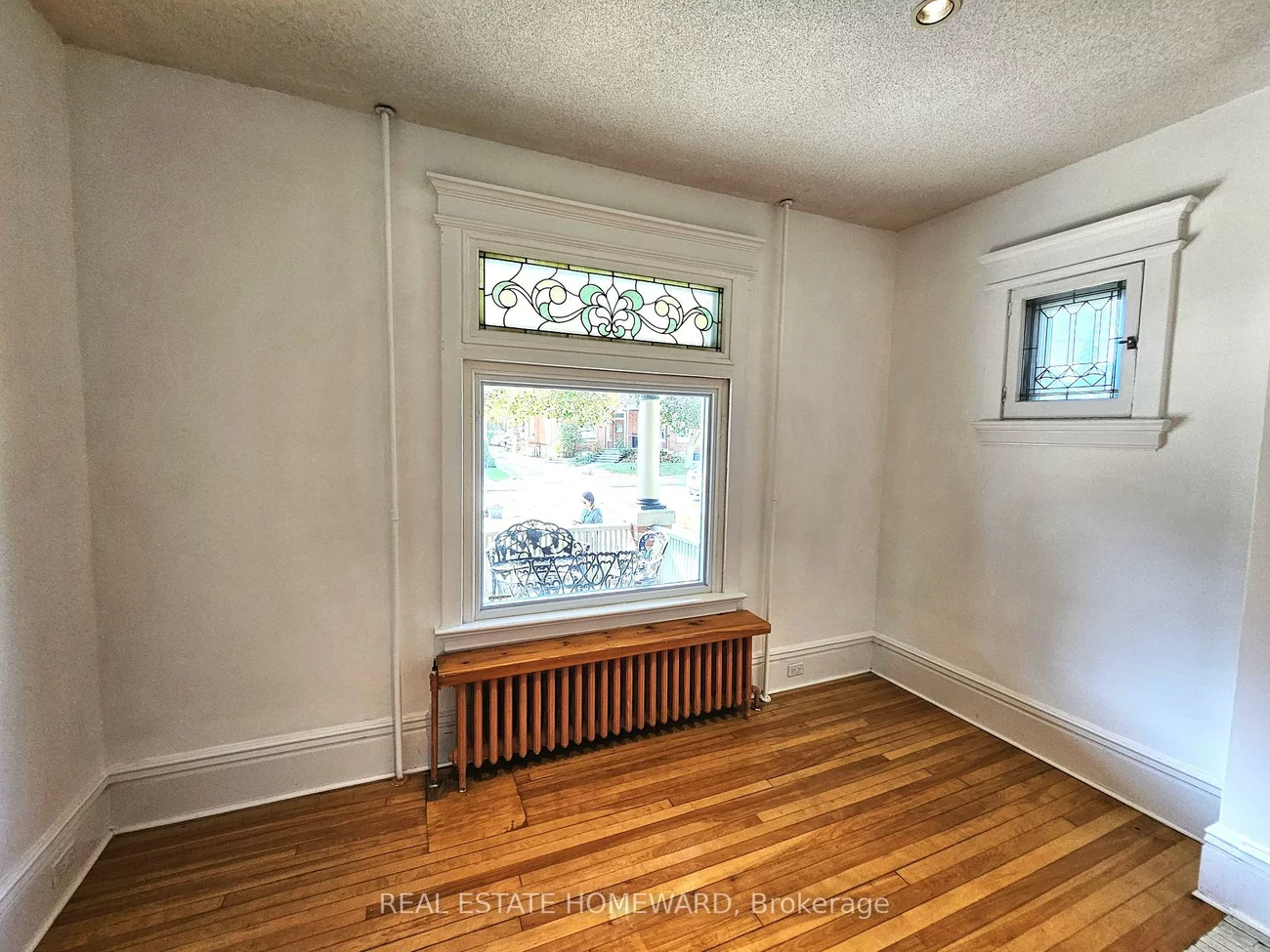 71, Mary, City Centre, Barrie