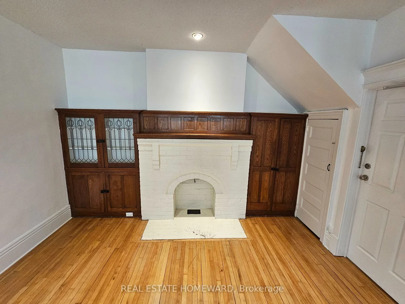 71, Mary, City Centre, Barrie