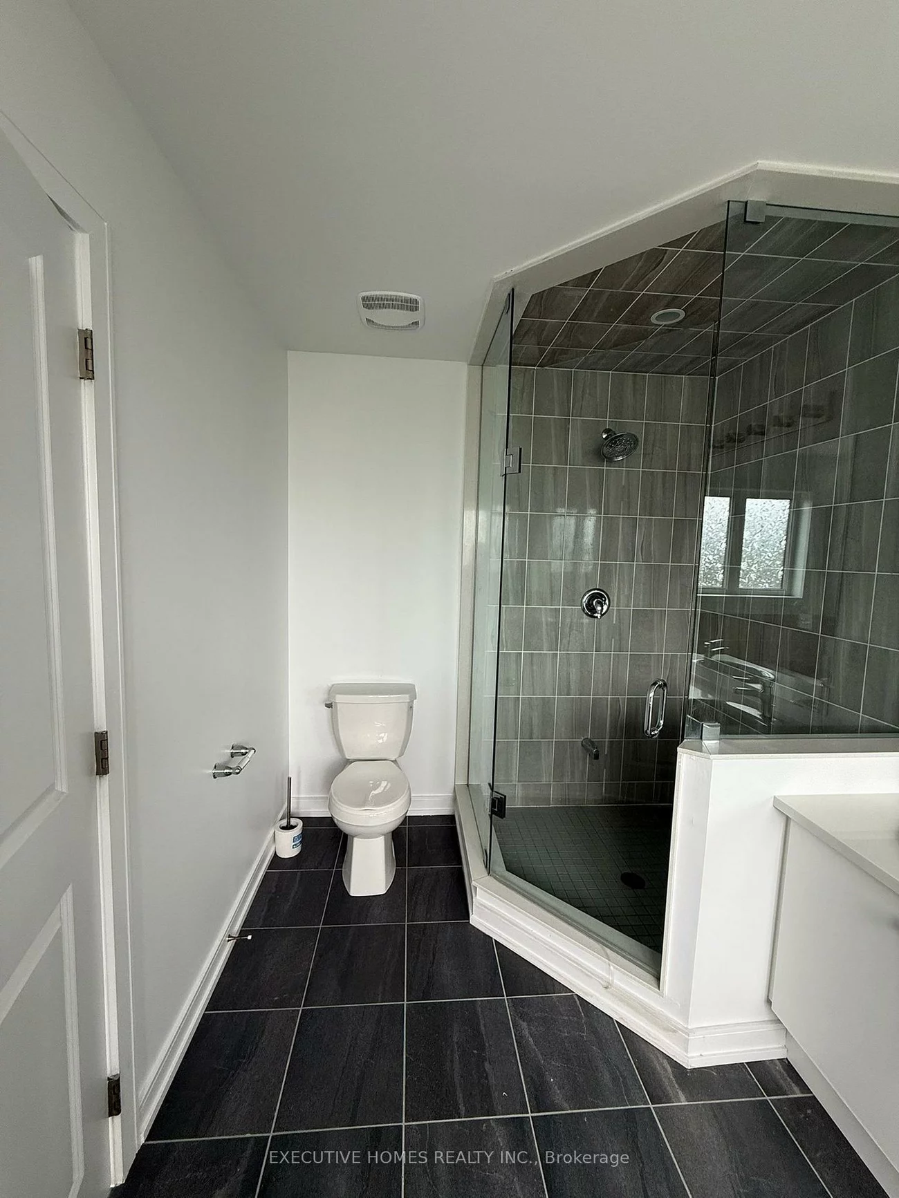 10, Blue Forest, Innis-Shore, Barrie