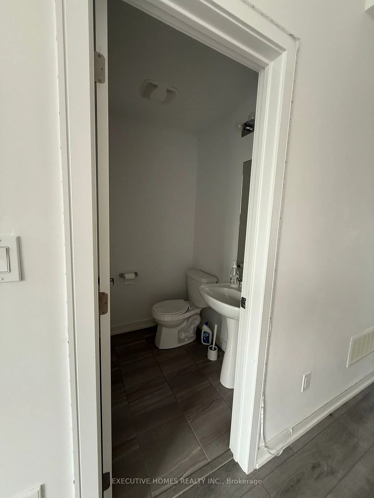10, Blue Forest, Innis-Shore, Barrie
