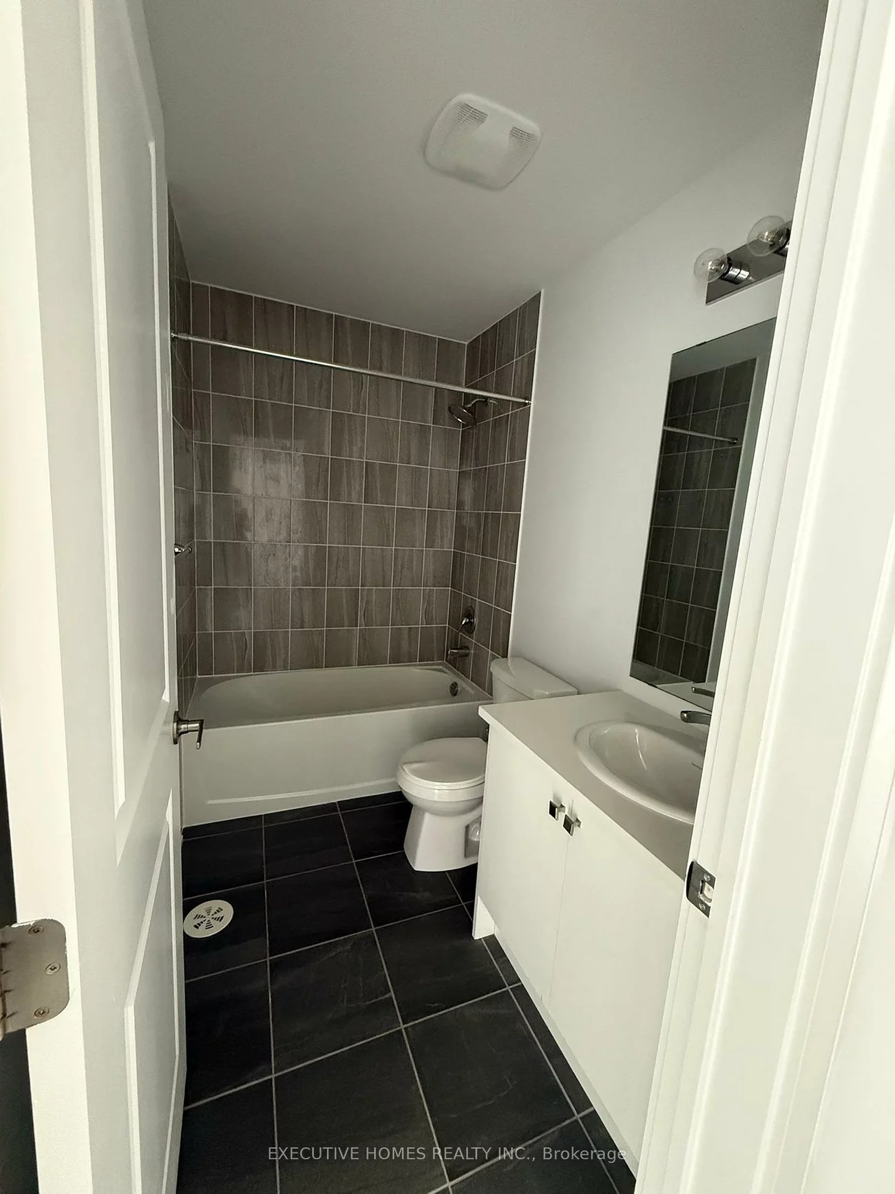 10, Blue Forest, Innis-Shore, Barrie