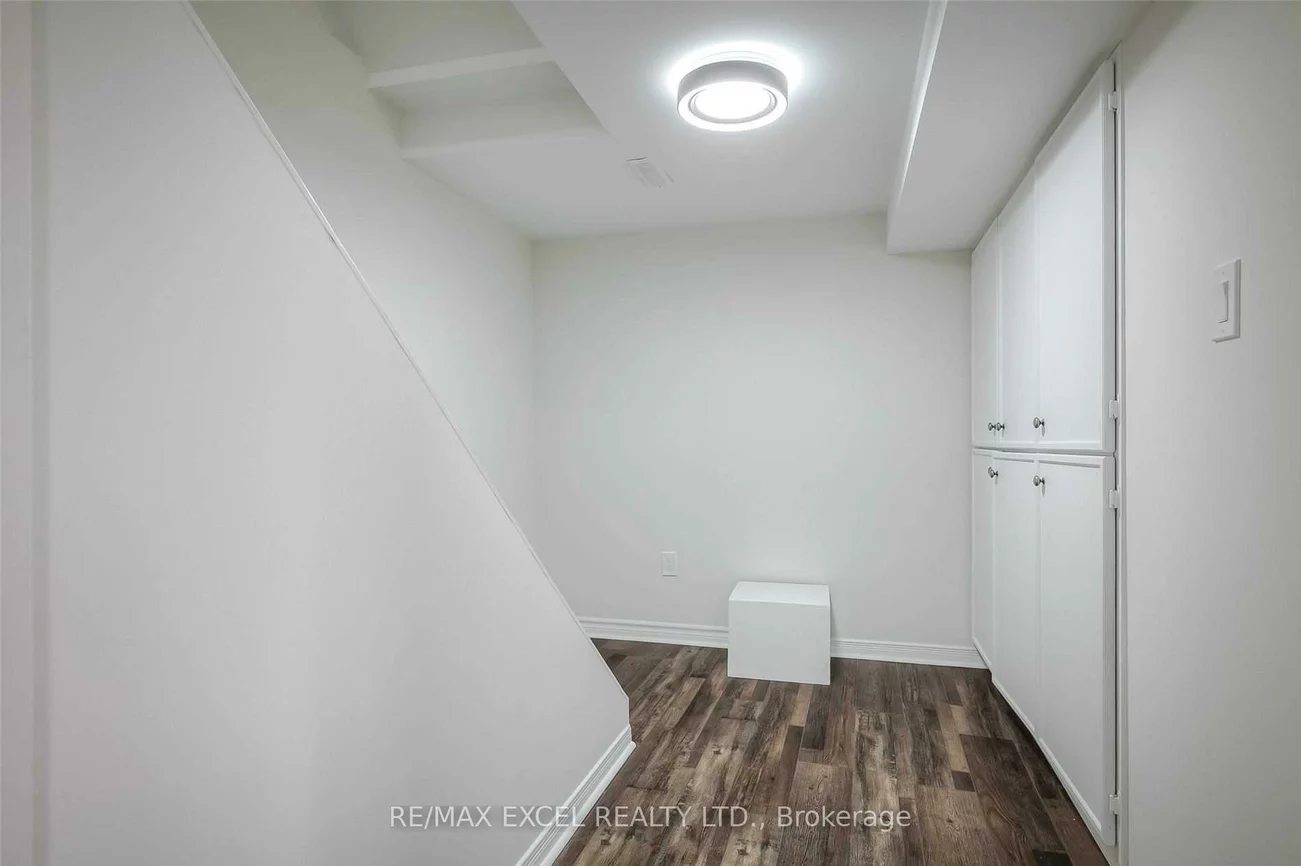 22, Weatherup, West Bayfield, Barrie