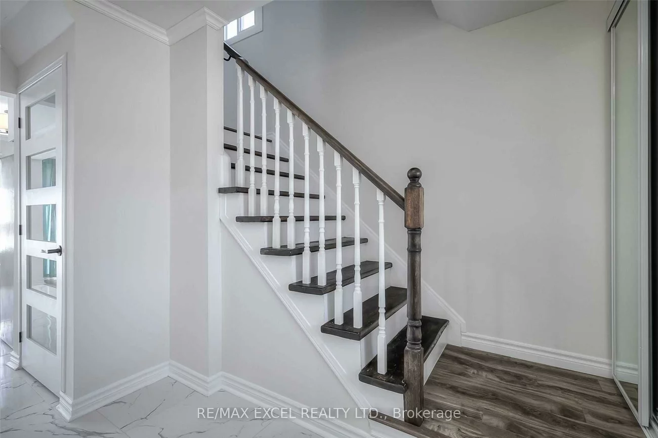 22, Weatherup, West Bayfield, Barrie