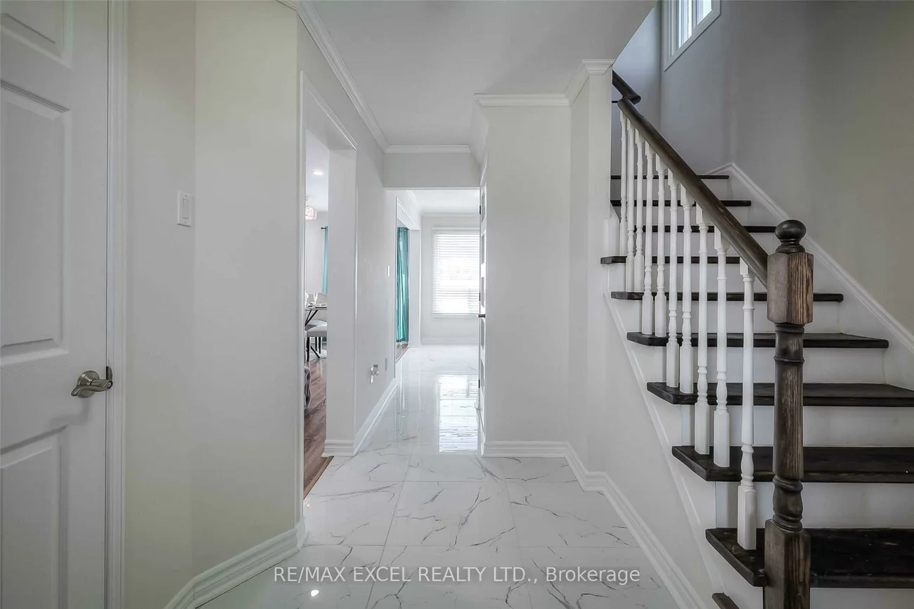 22, Weatherup, West Bayfield, Barrie