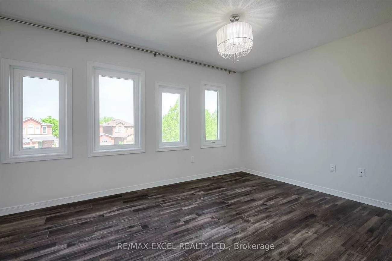 22, Weatherup, West Bayfield, Barrie