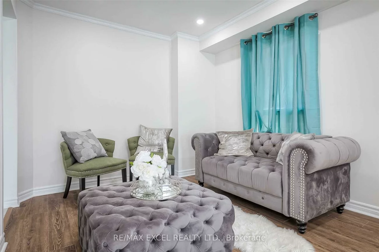 22, Weatherup, West Bayfield, Barrie