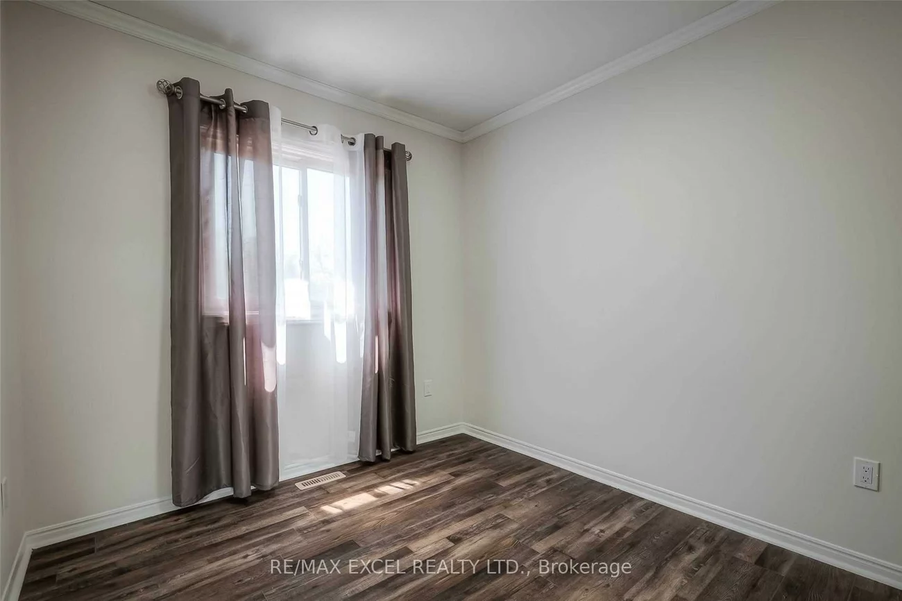 22, Weatherup, West Bayfield, Barrie