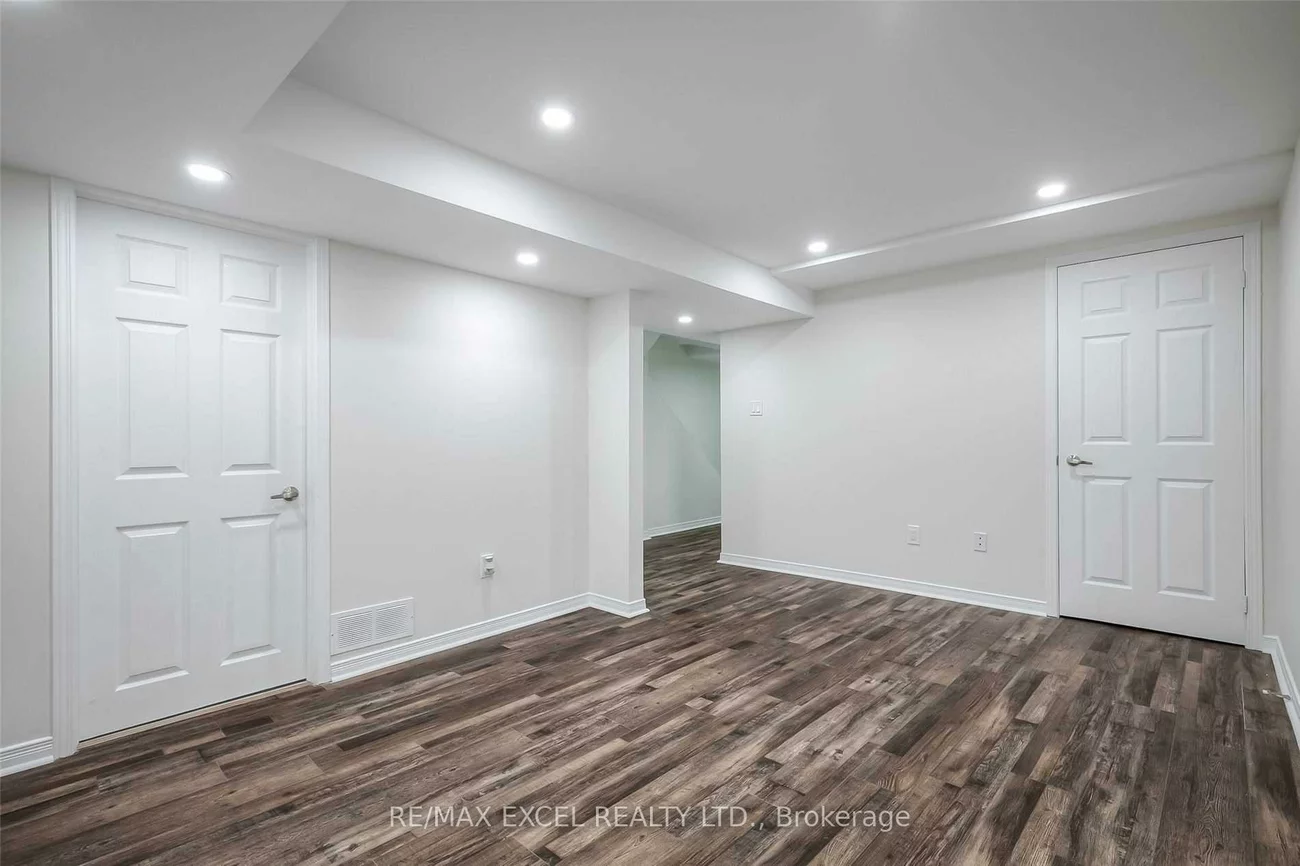 22, Weatherup, West Bayfield, Barrie