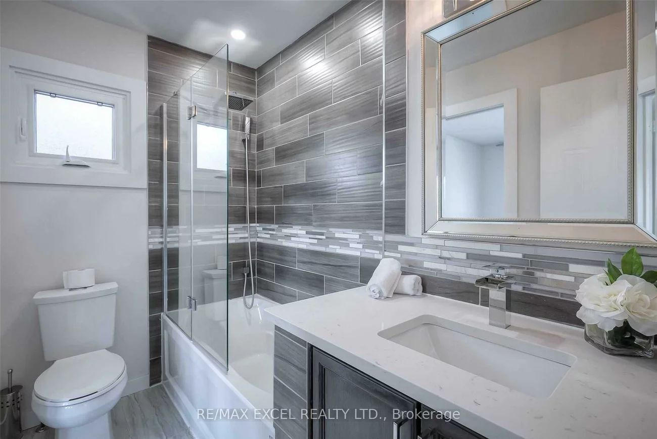 22, Weatherup, West Bayfield, Barrie