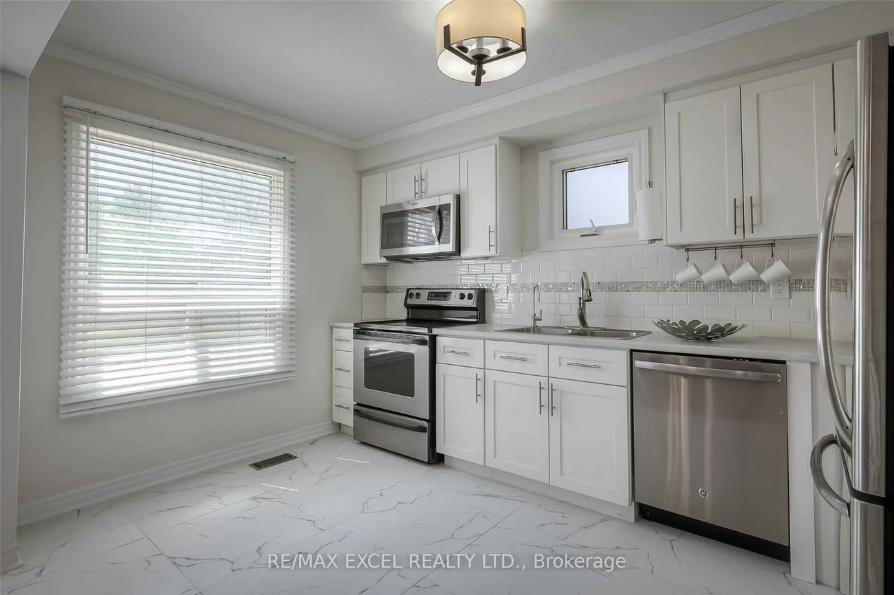 22, Weatherup, West Bayfield, Barrie
