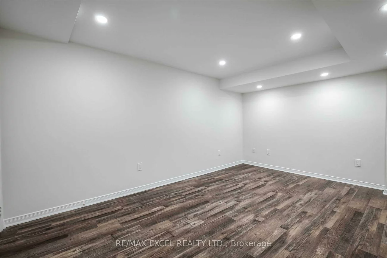 22, Weatherup, West Bayfield, Barrie
