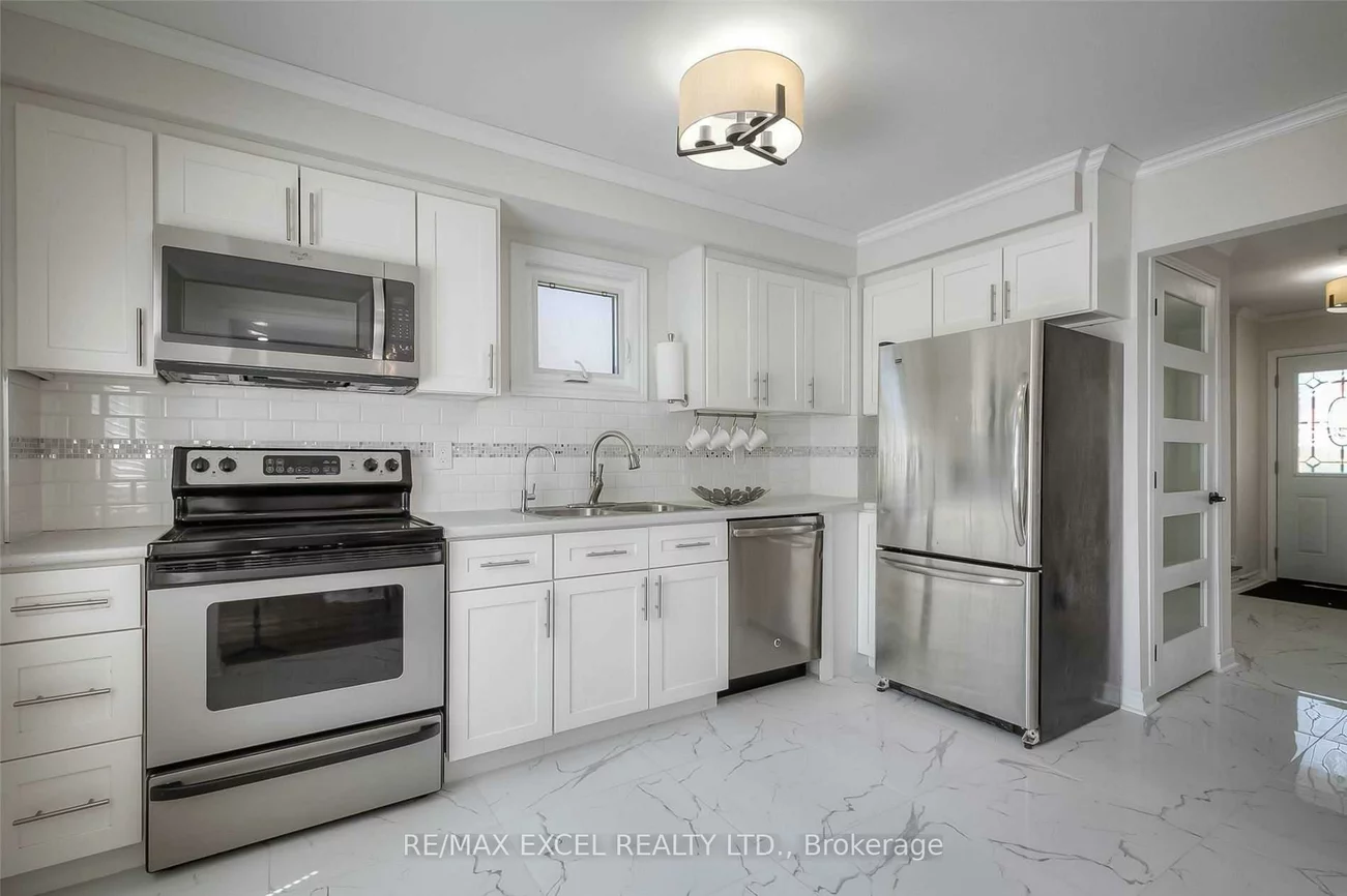 22, Weatherup, West Bayfield, Barrie