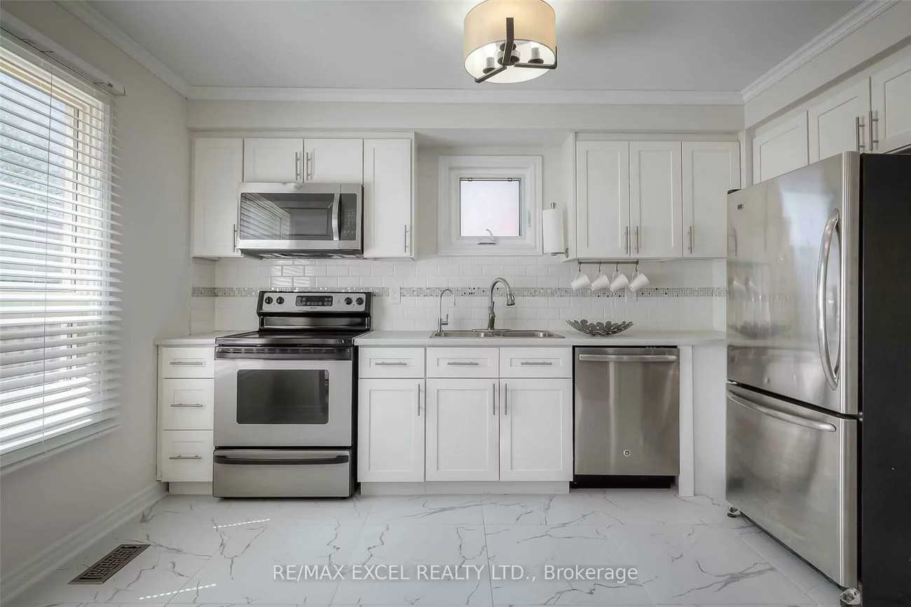 22, Weatherup, West Bayfield, Barrie