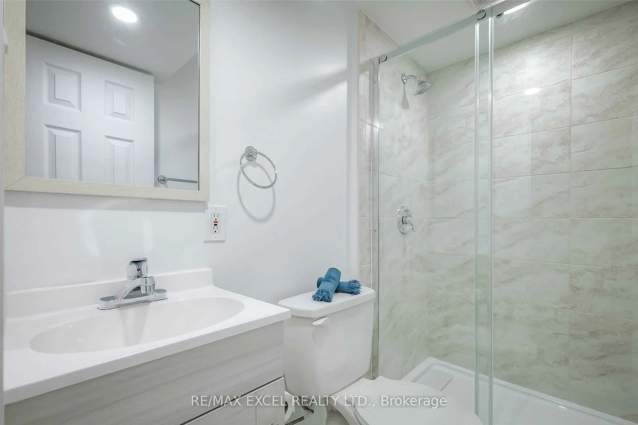 22, Weatherup, West Bayfield, Barrie
