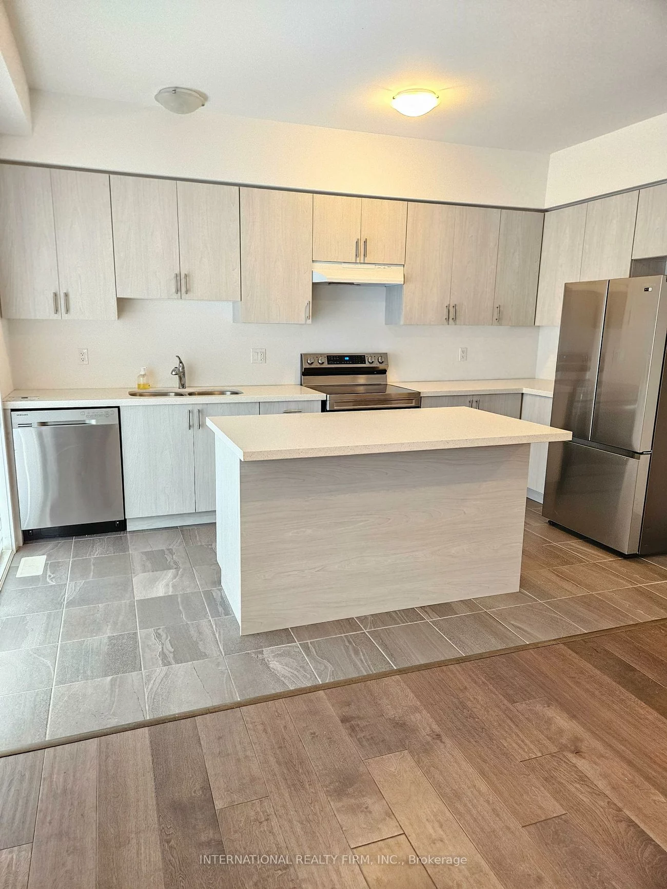 33, Turnberry, Painswick South, Barrie