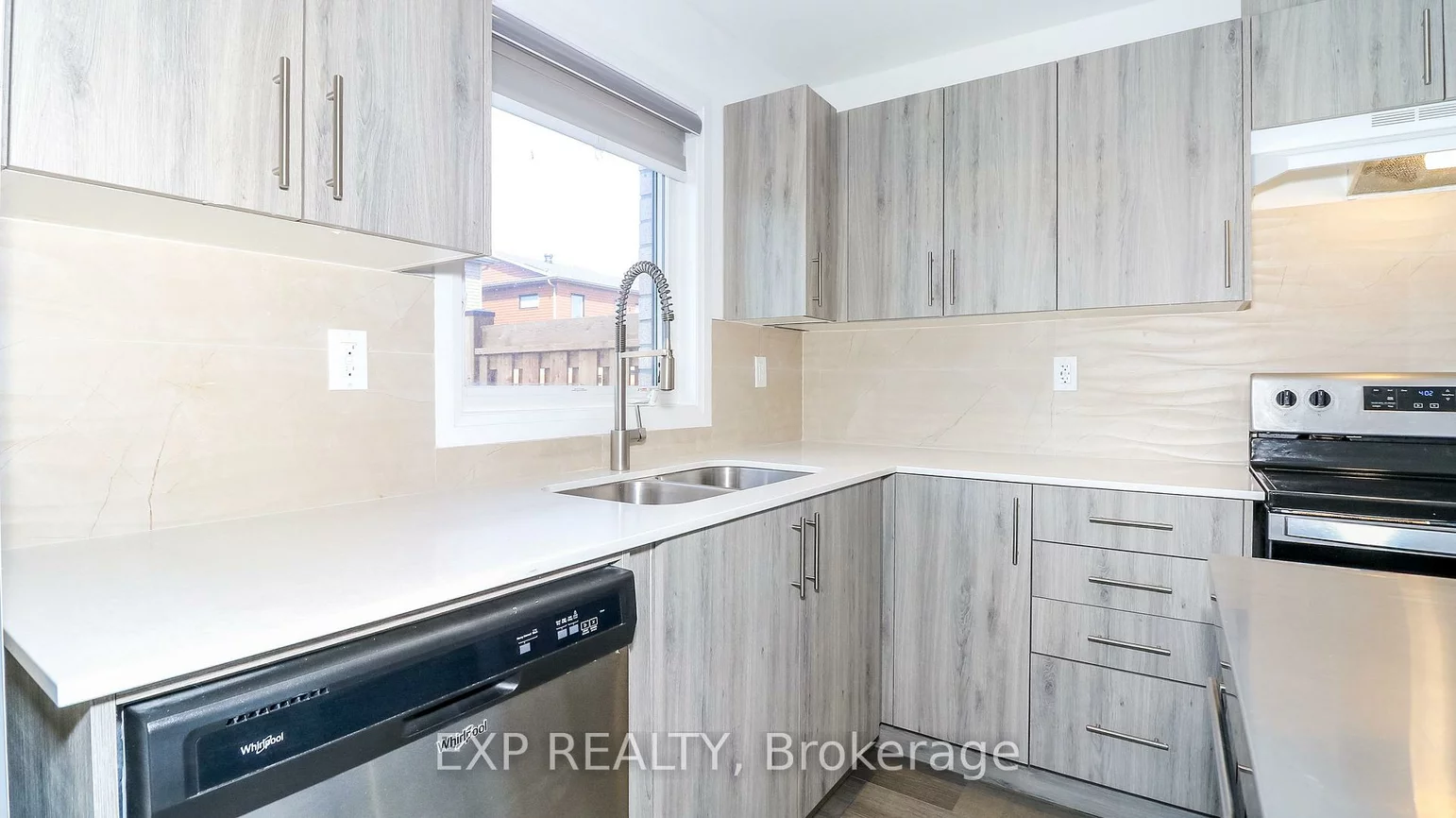 16, Haven, Painswick South, Barrie