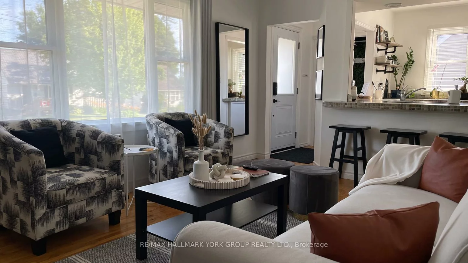 102, Gunn, Wellington, Barrie