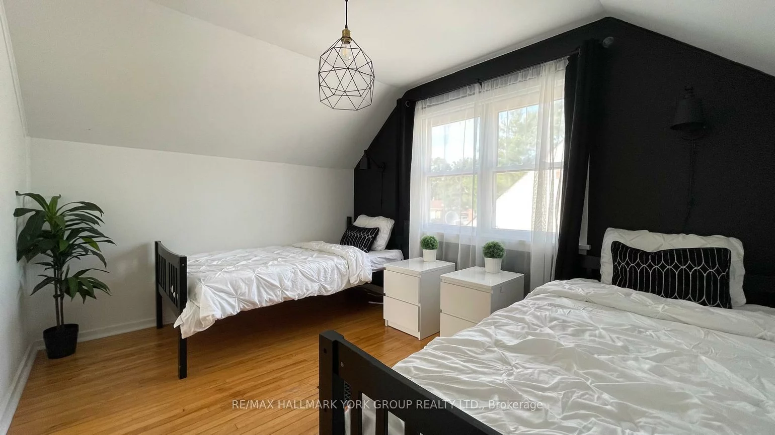 102, Gunn, Wellington, Barrie