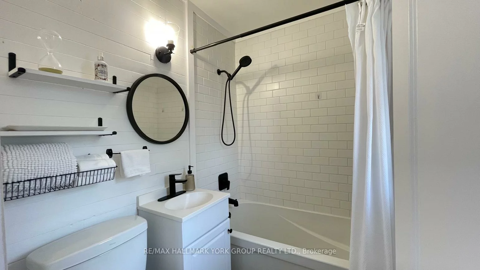 102, Gunn, Wellington, Barrie