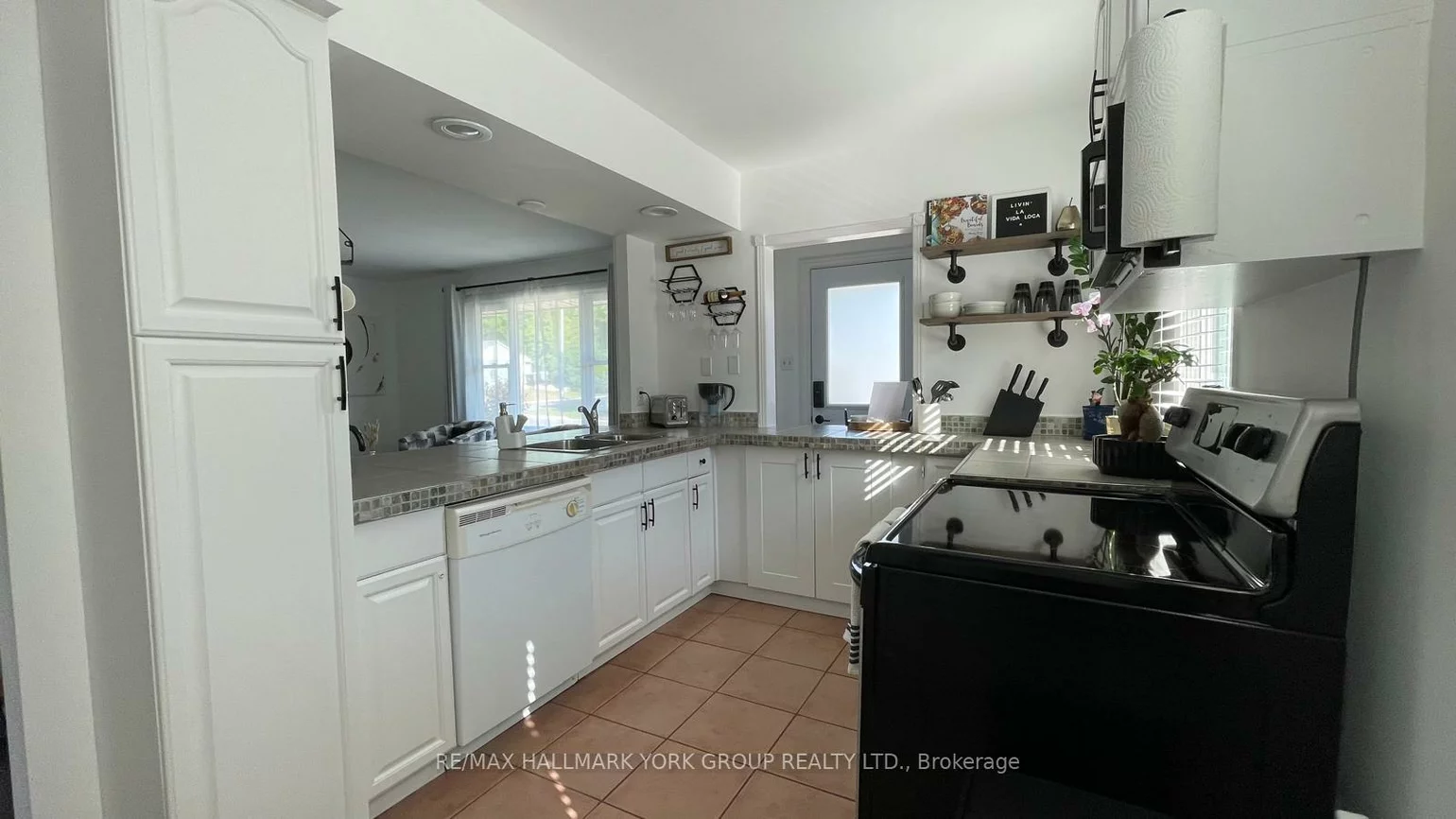 102, Gunn, Wellington, Barrie