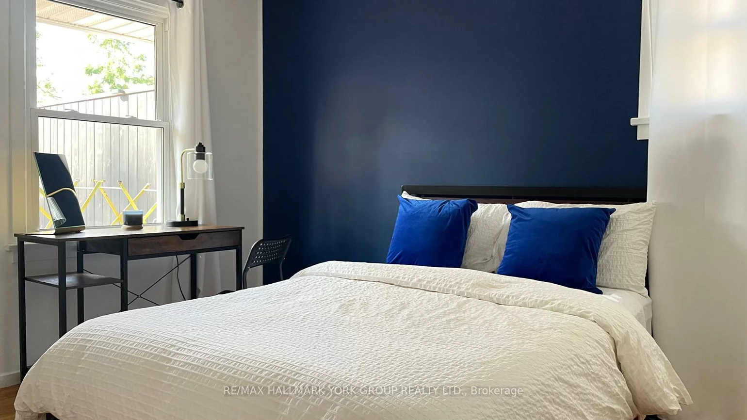 102, Gunn, Wellington, Barrie