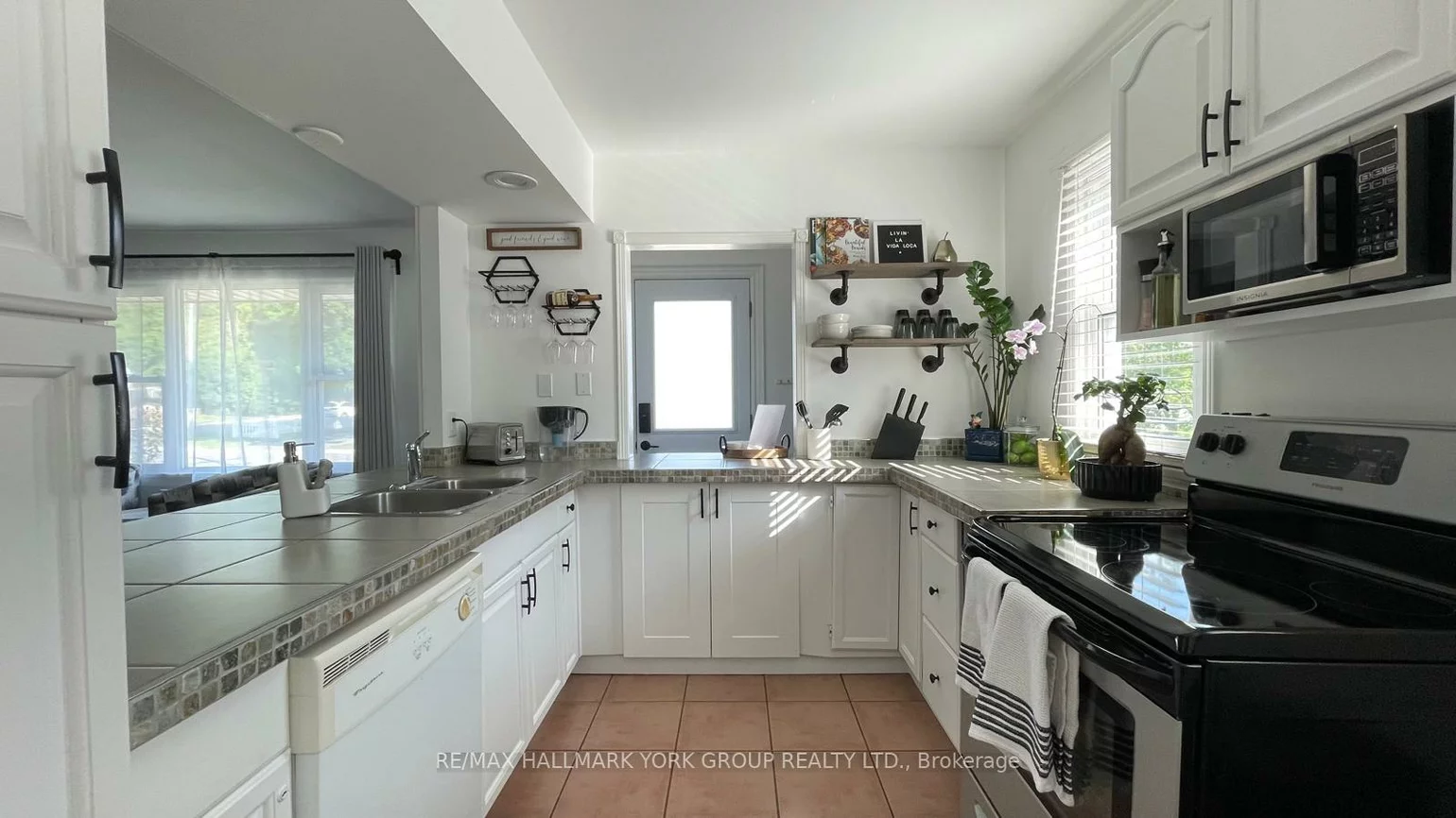 102, Gunn, Wellington, Barrie