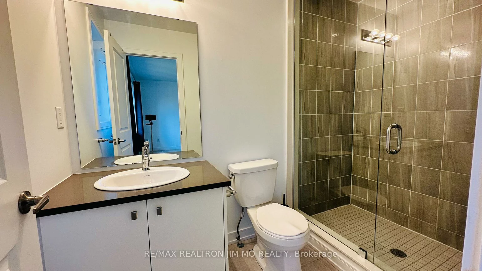 114, Blue Forest, Innis-Shore, Barrie