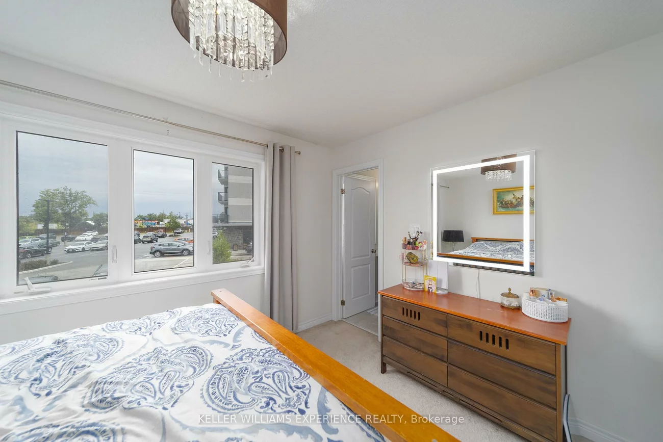 48, Snelgrove, West Bayfield, Barrie